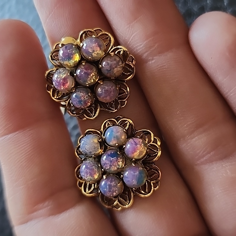 VTG clip on earrings - Picture 5 of 8